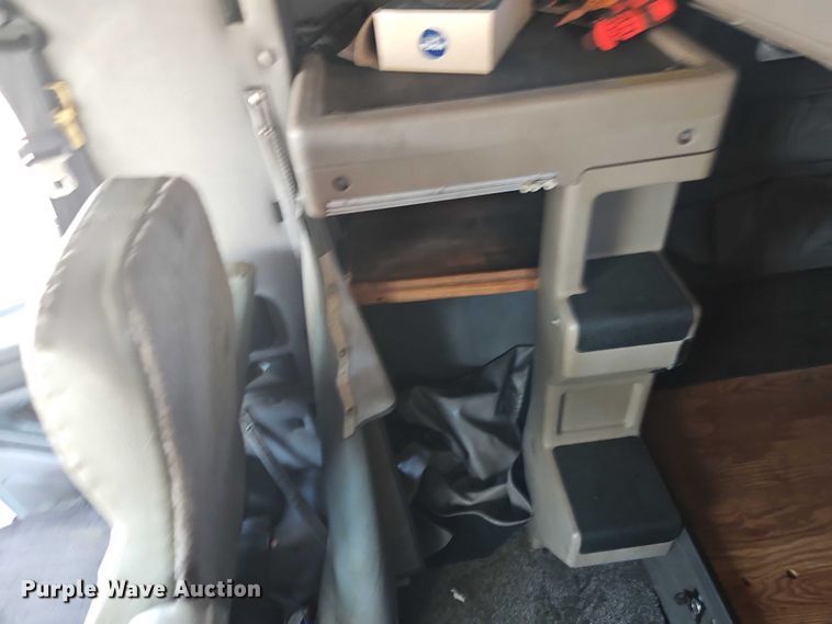 image for item EO4818 2000 International 9400i semi truck