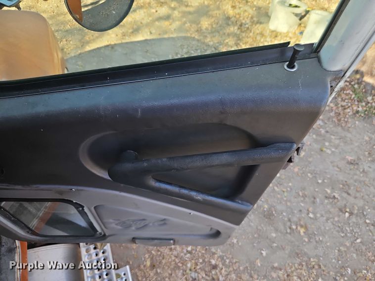 image for item EO4818 2000 International 9400i semi truck