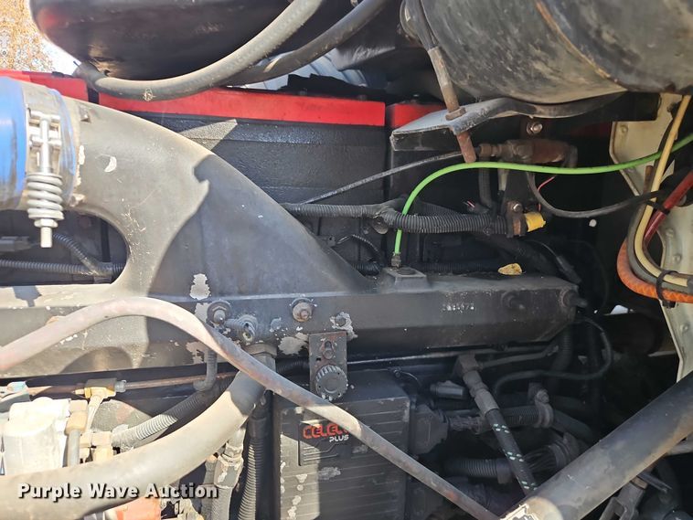 image for item EO4818 2000 International 9400i semi truck