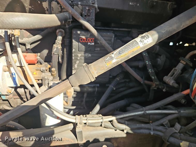 image for item EO4818 2000 International 9400i semi truck