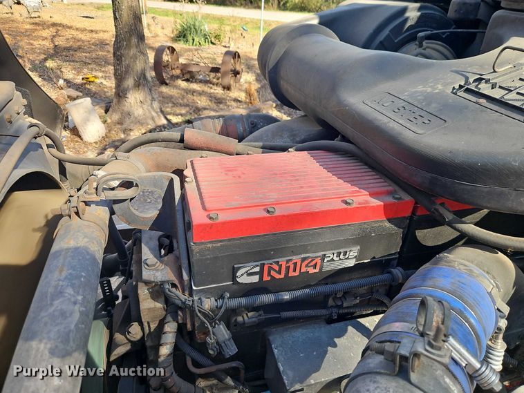 image for item EO4818 2000 International 9400i semi truck