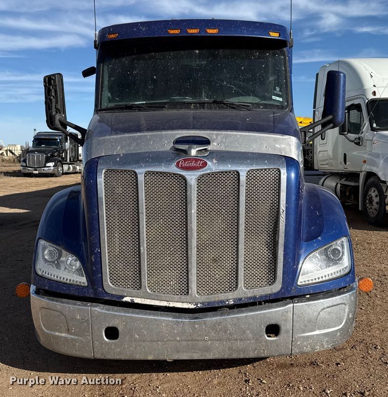 image for item EP2730 2016 Peterbilt 579 semi truck