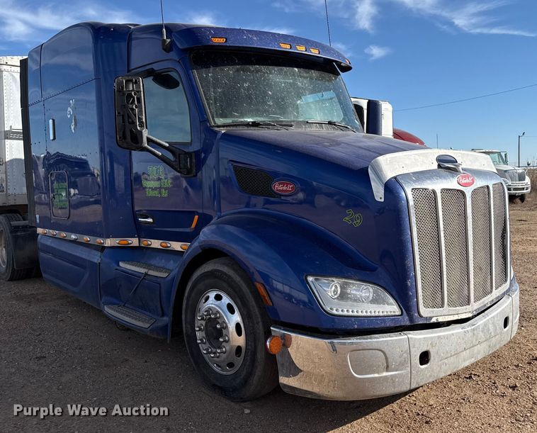 image for item EP2730 2016 Peterbilt 579 semi truck