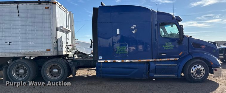 image for item EP2730 2016 Peterbilt 579 semi truck