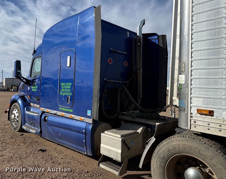image for item EP2730 2016 Peterbilt 579 semi truck