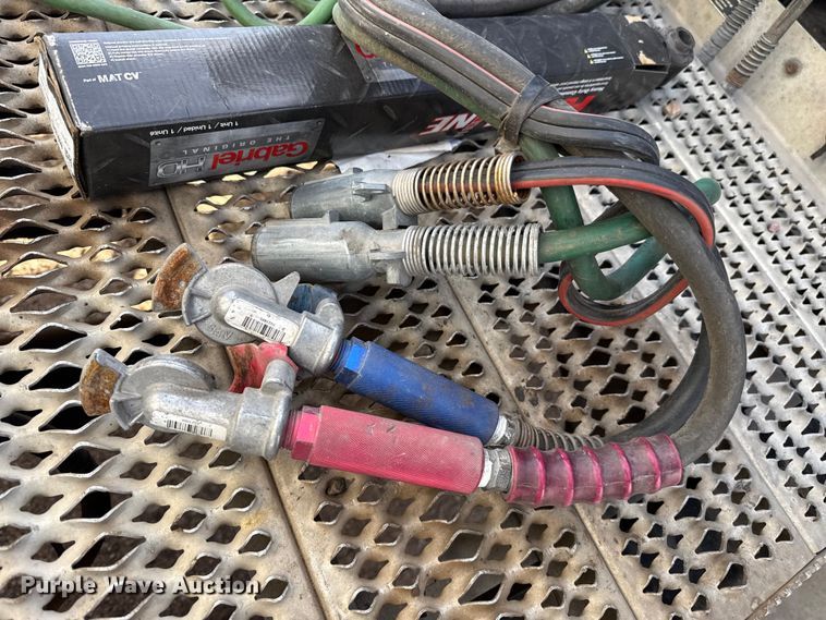 image for item EP2730 2016 Peterbilt 579 semi truck