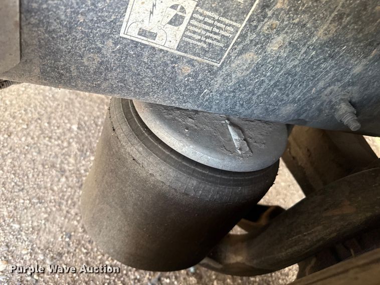 image for item EP2730 2016 Peterbilt 579 semi truck