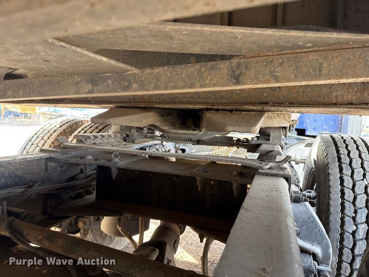 image for item EP2730 2016 Peterbilt 579 semi truck