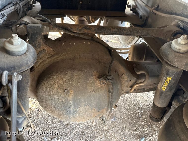 image for item EP2730 2016 Peterbilt 579 semi truck