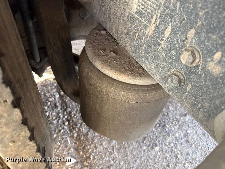 image for item EP2730 2016 Peterbilt 579 semi truck