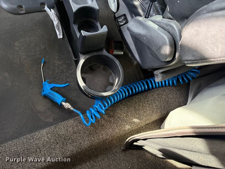 image for item EP2730 2016 Peterbilt 579 semi truck