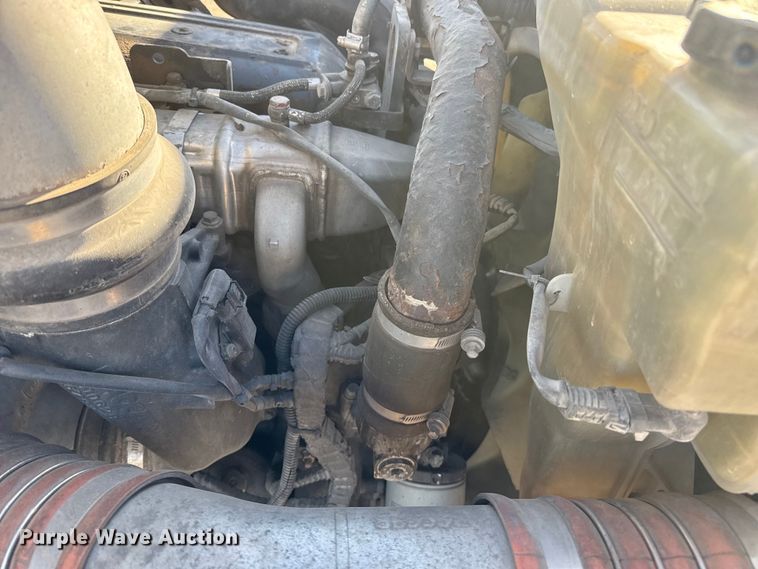 image for item EP2730 2016 Peterbilt 579 semi truck