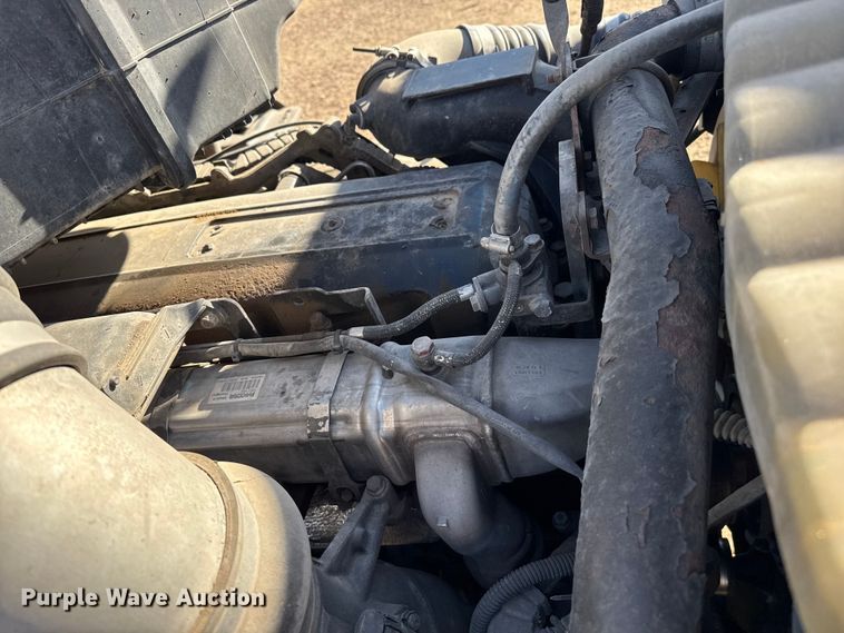 image for item EP2730 2016 Peterbilt 579 semi truck