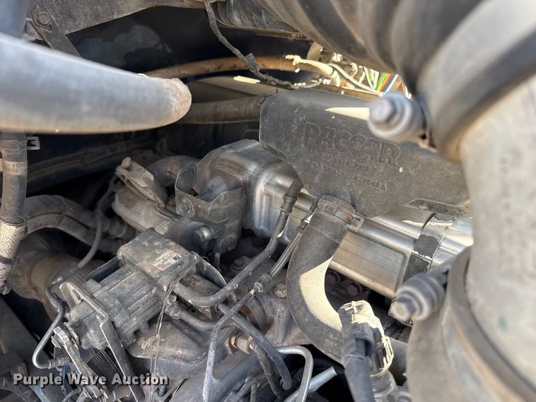 image for item EP2730 2016 Peterbilt 579 semi truck