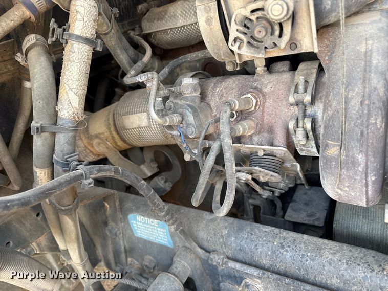 image for item EP2730 2016 Peterbilt 579 semi truck