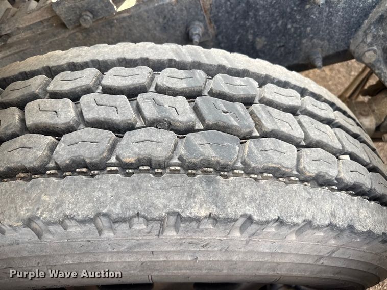 image for item EP2730 2016 Peterbilt 579 semi truck