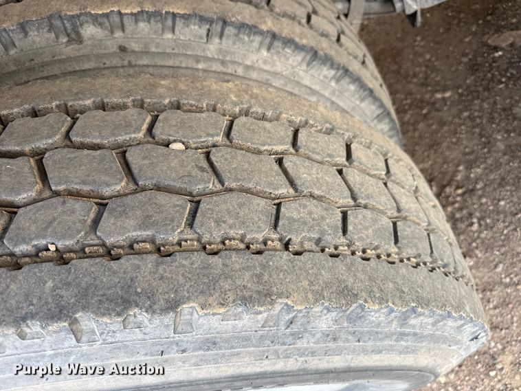 image for item EP2730 2016 Peterbilt 579 semi truck