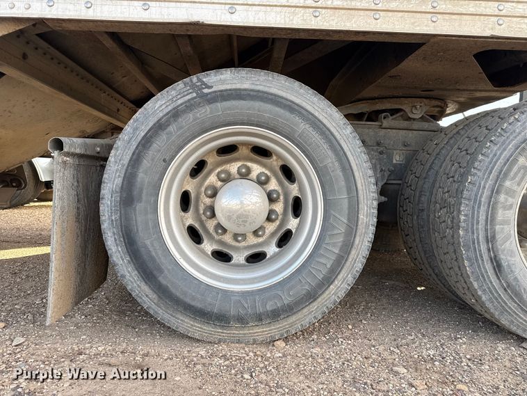 image for item EP2730 2016 Peterbilt 579 semi truck