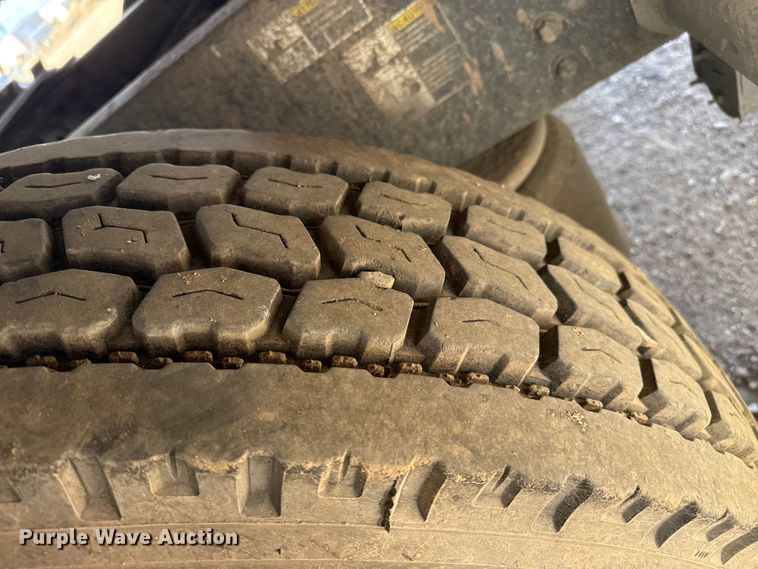 image for item EP2730 2016 Peterbilt 579 semi truck