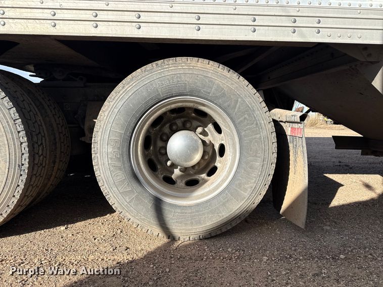 image for item EP2730 2016 Peterbilt 579 semi truck