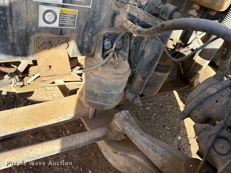 image for item EP2730 2016 Peterbilt 579 semi truck