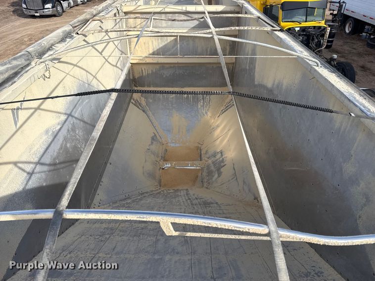 image for item EP2731 2006 Timpte grain trailer