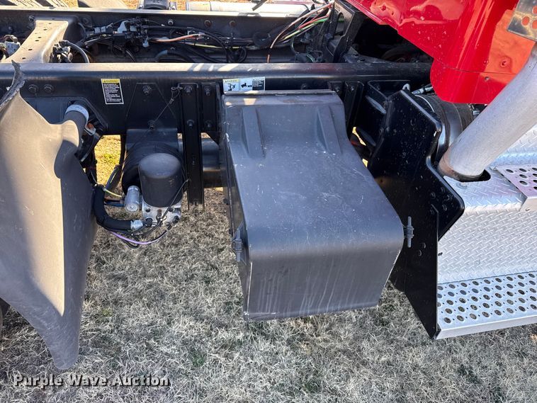 image for item EP2732 2011 Kenworth T800 semi truck