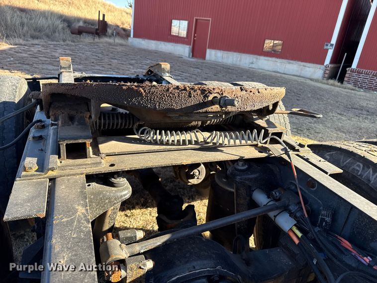 image for item EP2732 2011 Kenworth T800 semi truck