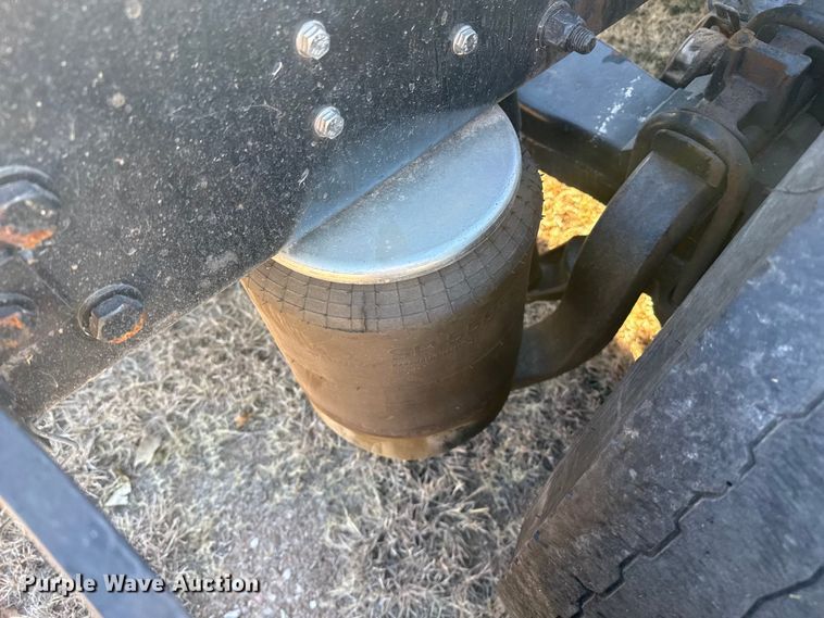 image for item EP2732 2011 Kenworth T800 semi truck