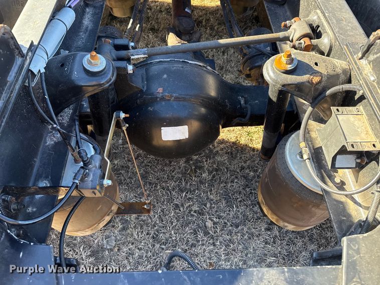 image for item EP2732 2011 Kenworth T800 semi truck