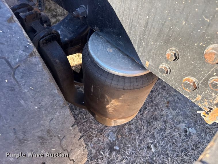 image for item EP2732 2011 Kenworth T800 semi truck