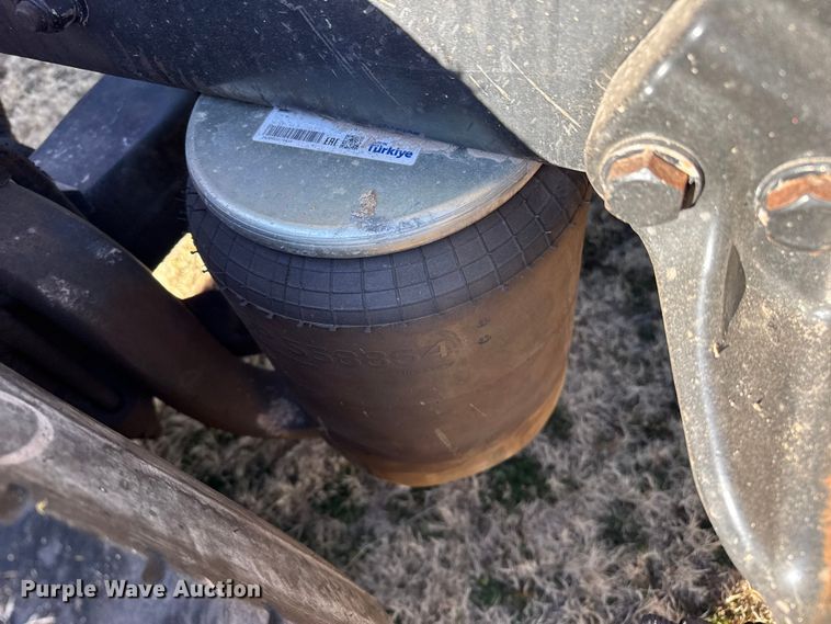 image for item EP2732 2011 Kenworth T800 semi truck