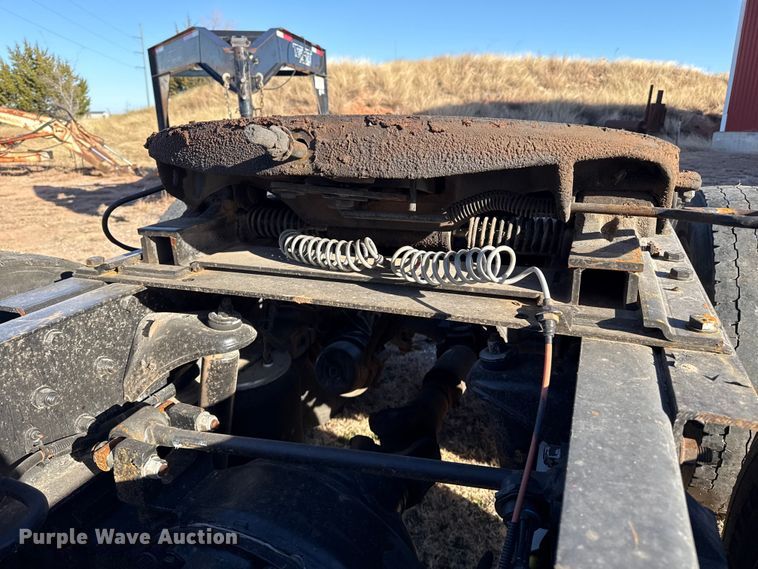 image for item EP2732 2011 Kenworth T800 semi truck