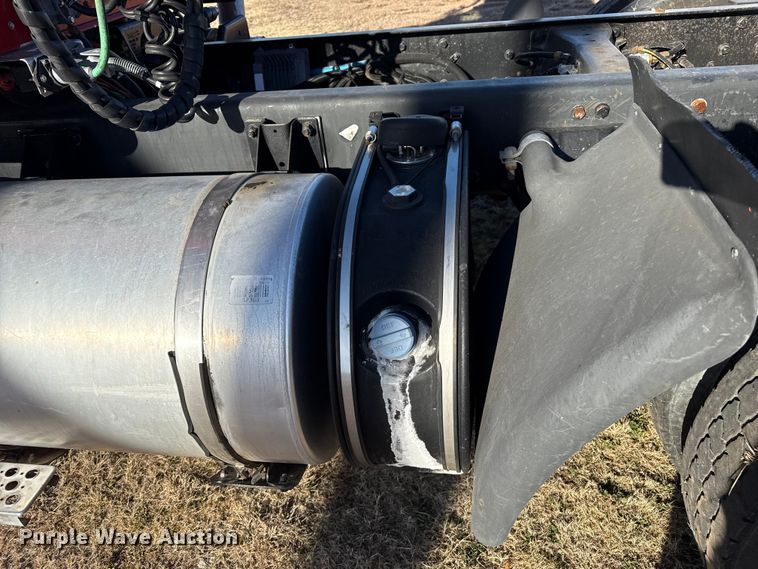 image for item EP2732 2011 Kenworth T800 semi truck