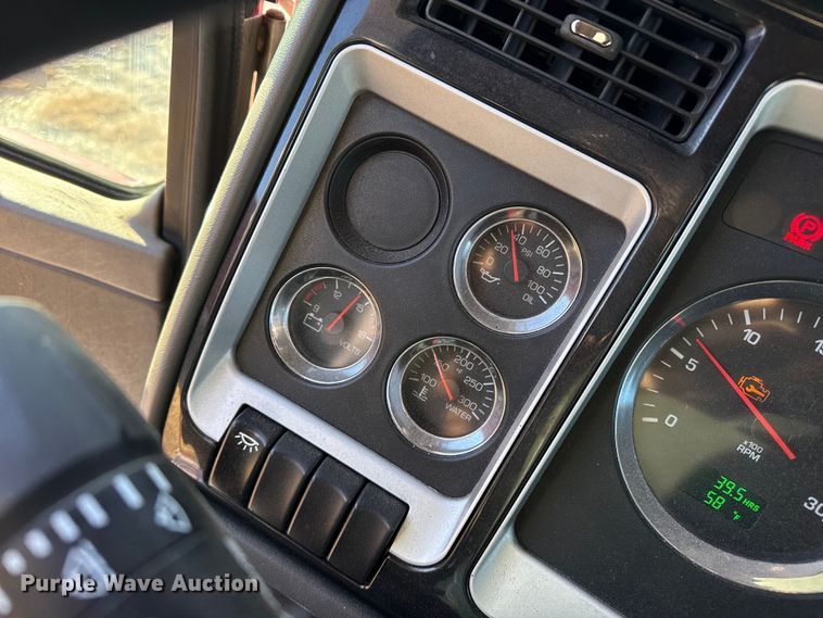 image for item EP2732 2011 Kenworth T800 semi truck