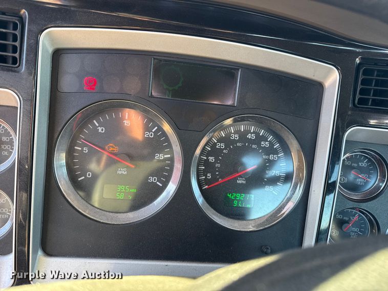 image for item EP2732 2011 Kenworth T800 semi truck