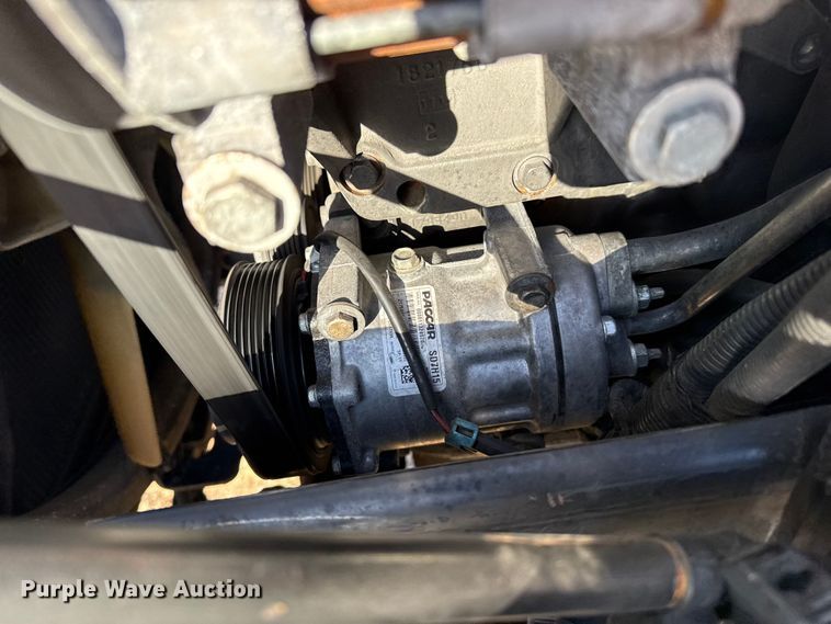 image for item EP2732 2011 Kenworth T800 semi truck