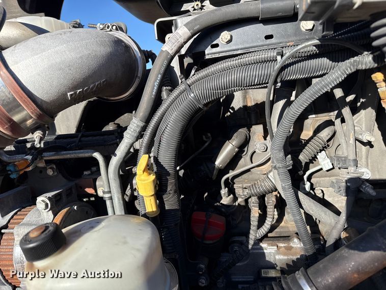 image for item EP2732 2011 Kenworth T800 semi truck