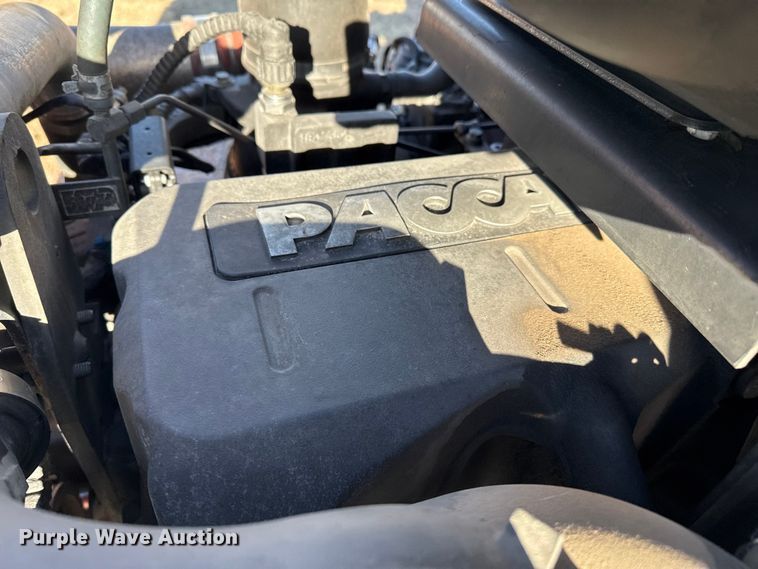 image for item EP2732 2011 Kenworth T800 semi truck