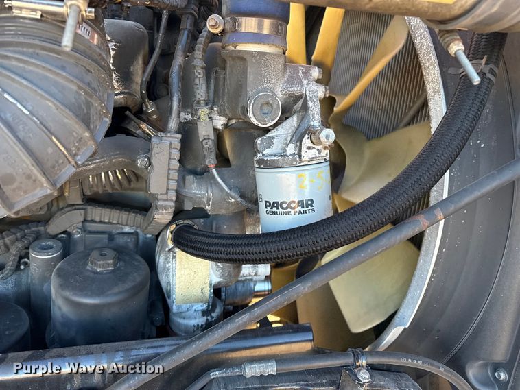 image for item EP2732 2011 Kenworth T800 semi truck