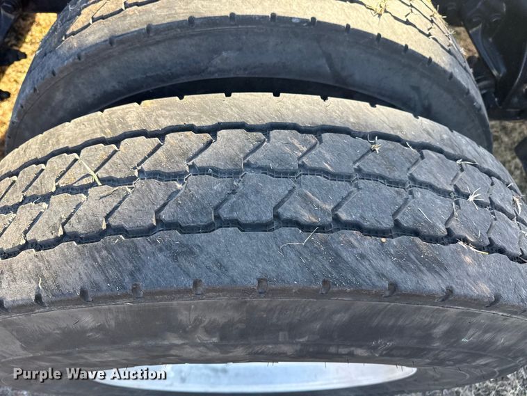 image for item EP2732 2011 Kenworth T800 semi truck