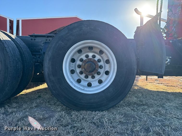 image for item EP2732 2011 Kenworth T800 semi truck