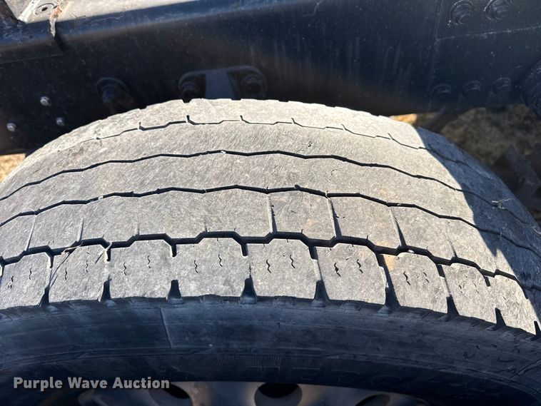 image for item EP2732 2011 Kenworth T800 semi truck