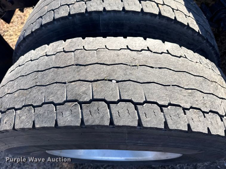 image for item EP2732 2011 Kenworth T800 semi truck