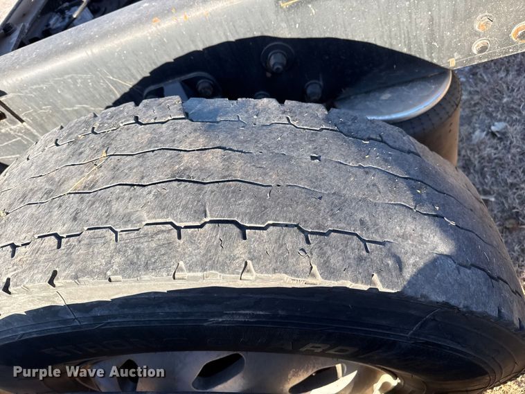 image for item EP2732 2011 Kenworth T800 semi truck