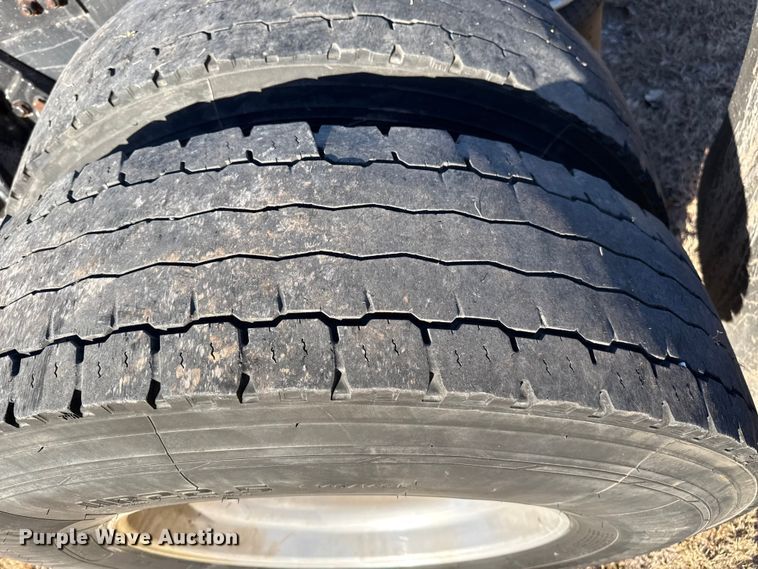 image for item EP2732 2011 Kenworth T800 semi truck