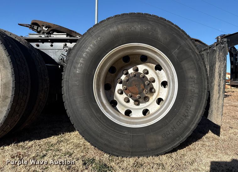 image for item EP2732 2011 Kenworth T800 semi truck