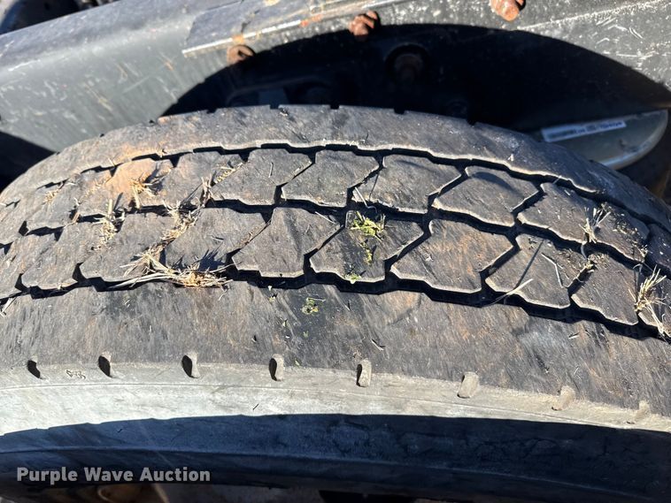 image for item EP2732 2011 Kenworth T800 semi truck