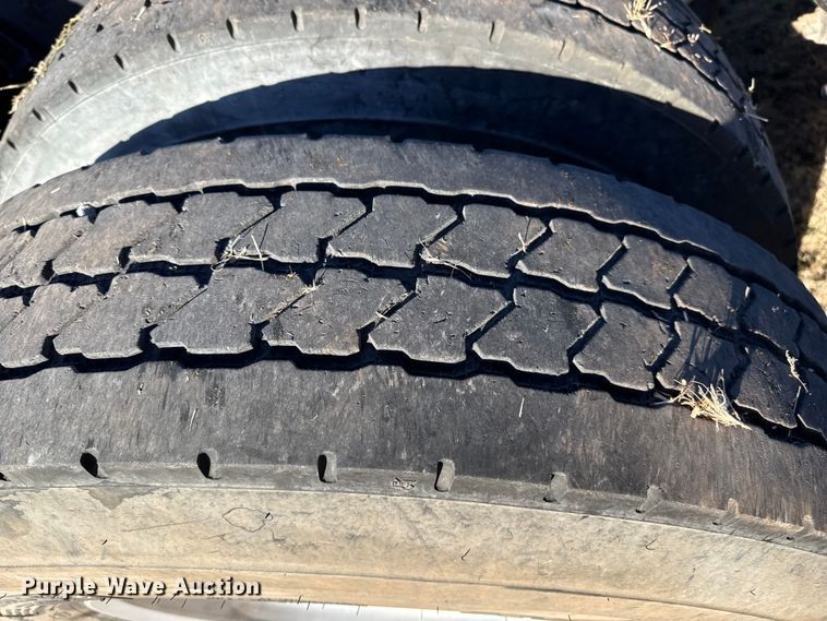 image for item EP2732 2011 Kenworth T800 semi truck