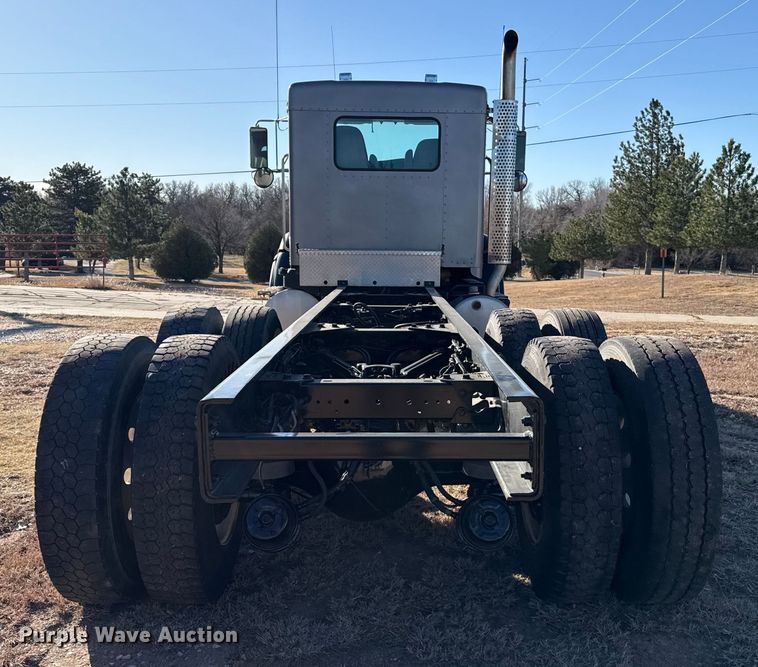 image for item EP2733 2012 Kenworth T40 truck cab and chassis